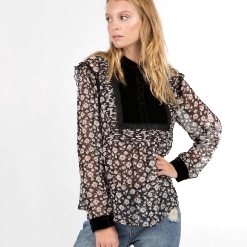 POL Floral Print Top with Velvet‎ Pin Tuck Yoke M